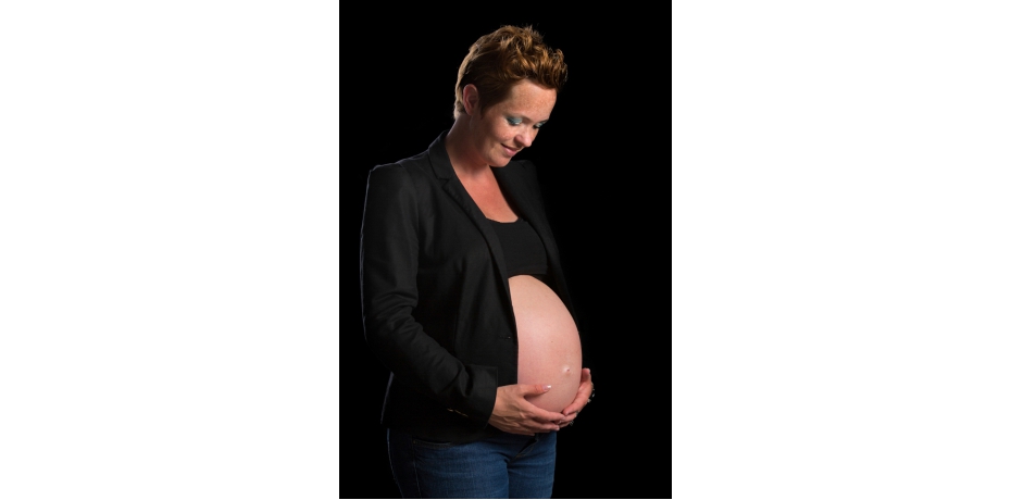 zwangerschapsfotografie-Bunschoten-vrouw-kleur